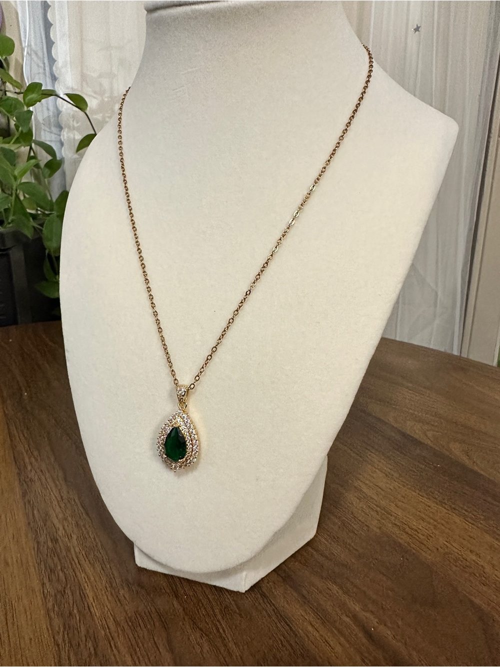 Gold Teardrop Necklace with Emerald-Colored Stone
